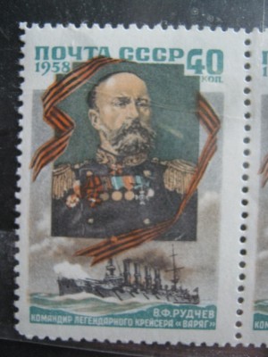 Белое пятно возле орденов.